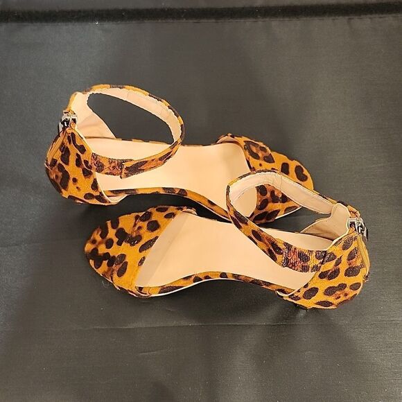 BRAND NEW WOMEN  OPEN-TOE  ANKLE-STRAP LOW HEEL ANIMAL PRINT SANDAL - Picture 8 of 14
